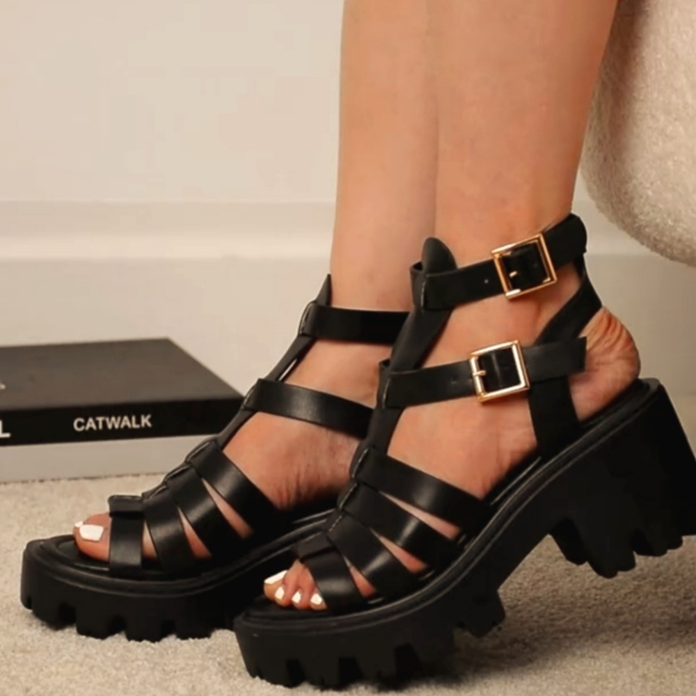 NWT Women's Chunky Heel platform Gladiator Sandals